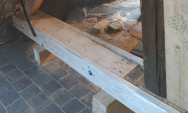 Komplexní tesařská oprava střešní konstrukce