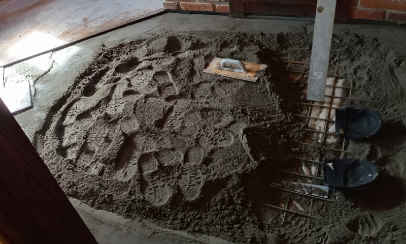 Průběh výkopových prací pro sanaci podlah